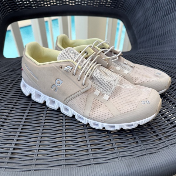 On Cloud 5 women’s tennis shoe. light weight, slip on. - Picture 6 of 6